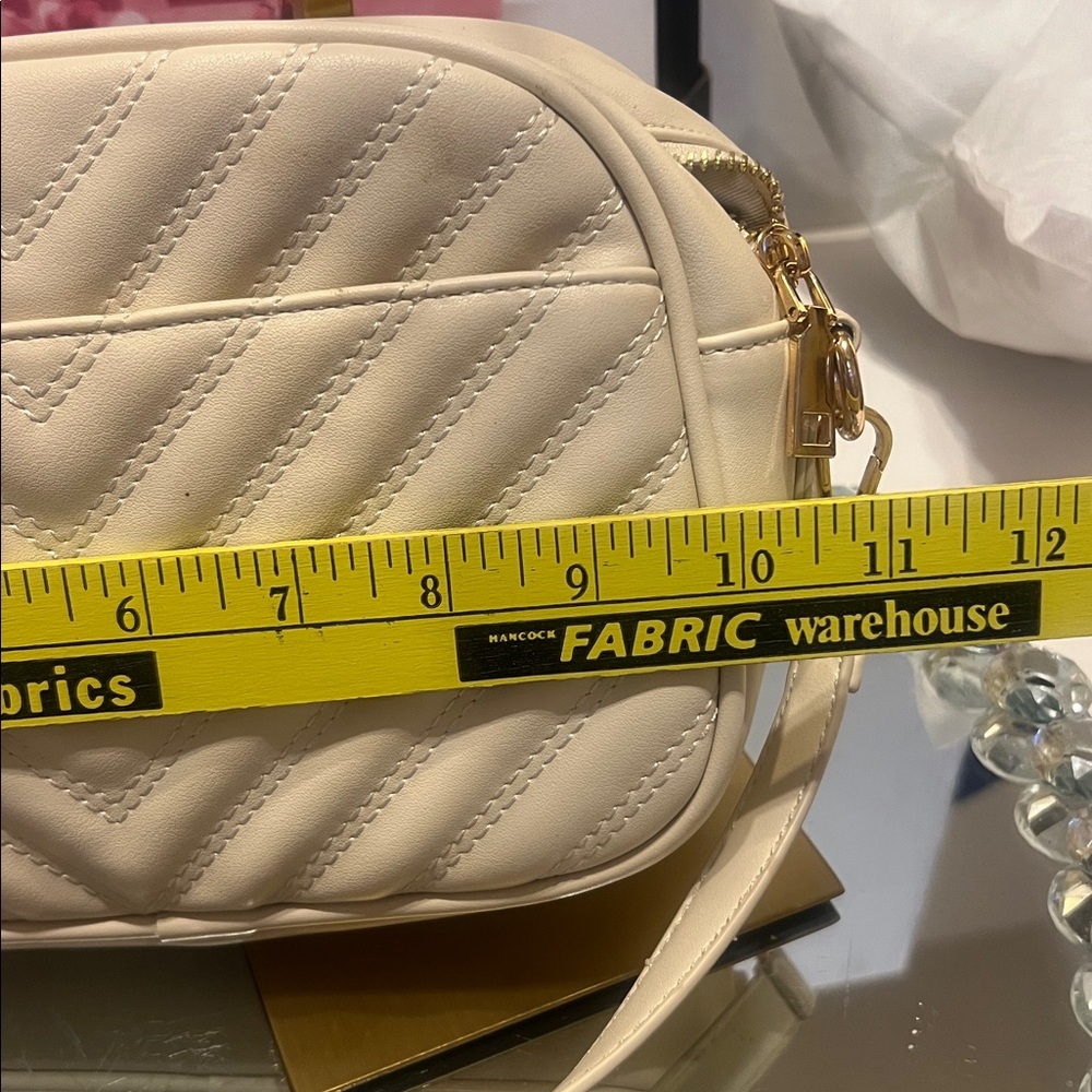 Lola Mae NWOT Chic Cream Crossbody Bag with Tassel - Picture 8 of 8